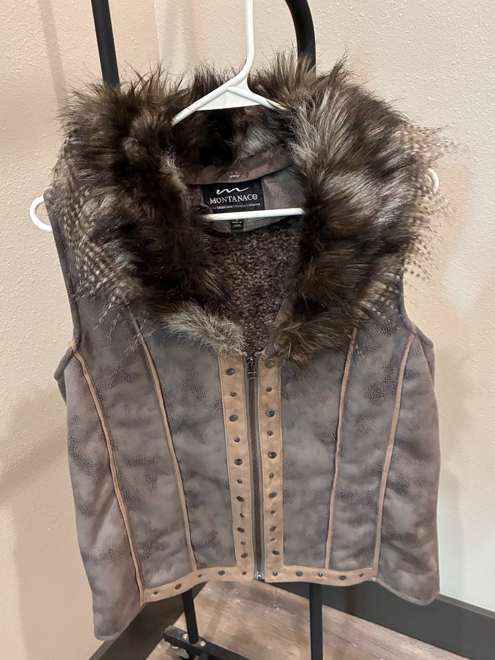 MontanaCo women’s Brown Faux Fur-Trim Suede Vest w/ removable fur collar